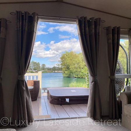 Lakeside Retreat With Hot Tub & Fishing Peg At Tattershall Lakes Country Park Hotel Luaran gambar