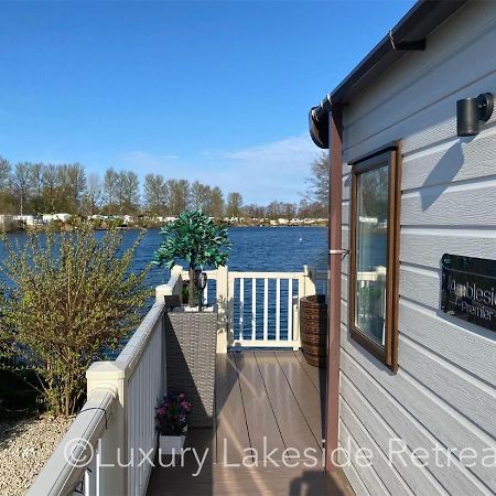 Lakeside Retreat With Hot Tub & Fishing Peg At Tattershall Lakes Country Park Hotel Luaran gambar