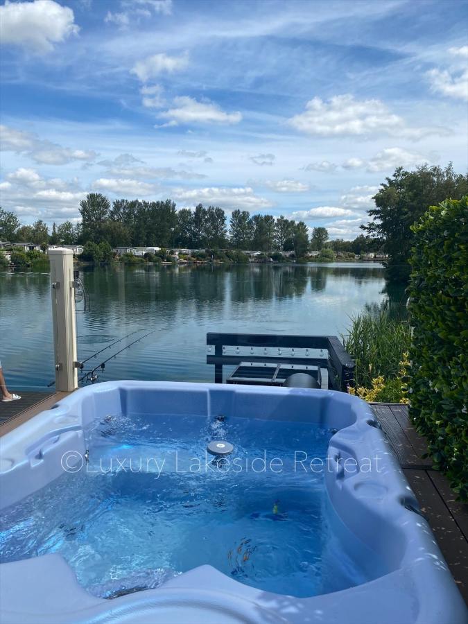 Lakeside Retreat With Hot Tub & Fishing Peg At Tattershall Lakes Country Park Hotel Luaran gambar