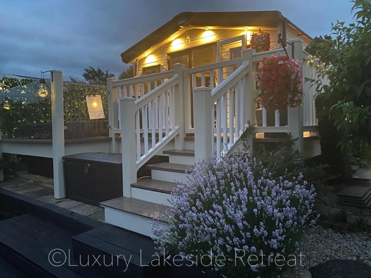 Lakeside Retreat With Hot Tub & Fishing Peg At Tattershall Lakes Country Park Hotel Luaran gambar