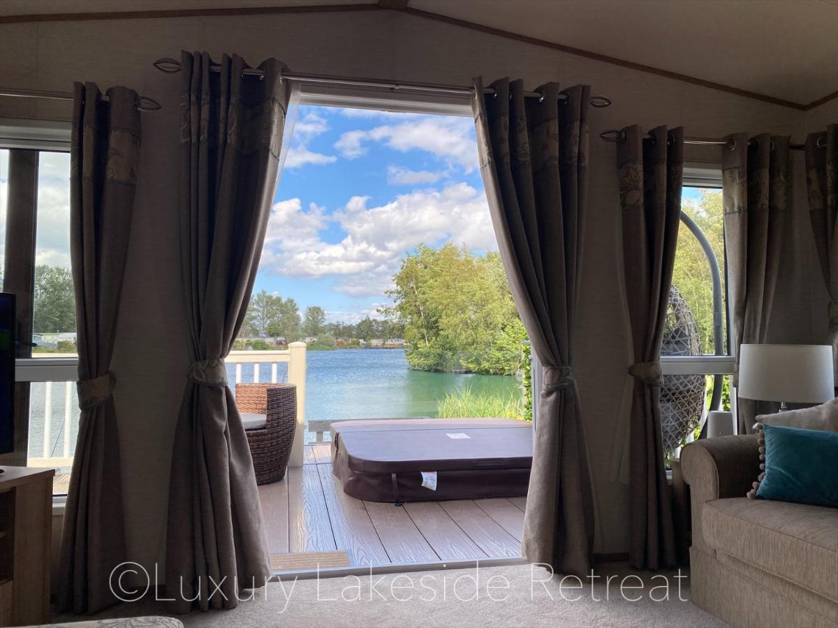 Lakeside Retreat With Hot Tub & Fishing Peg At Tattershall Lakes Country Park Hotel Luaran gambar