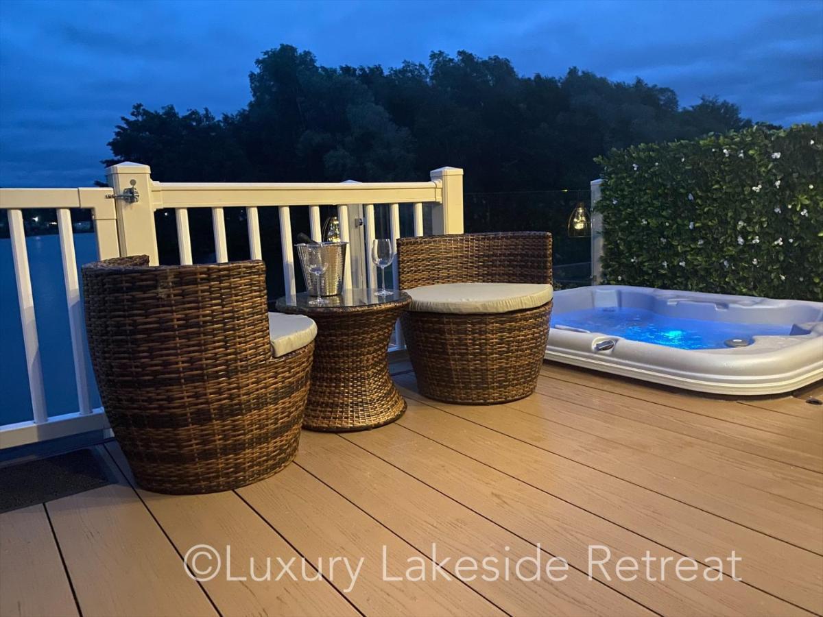 Lakeside Retreat With Hot Tub & Fishing Peg At Tattershall Lakes Country Park Hotel Luaran gambar