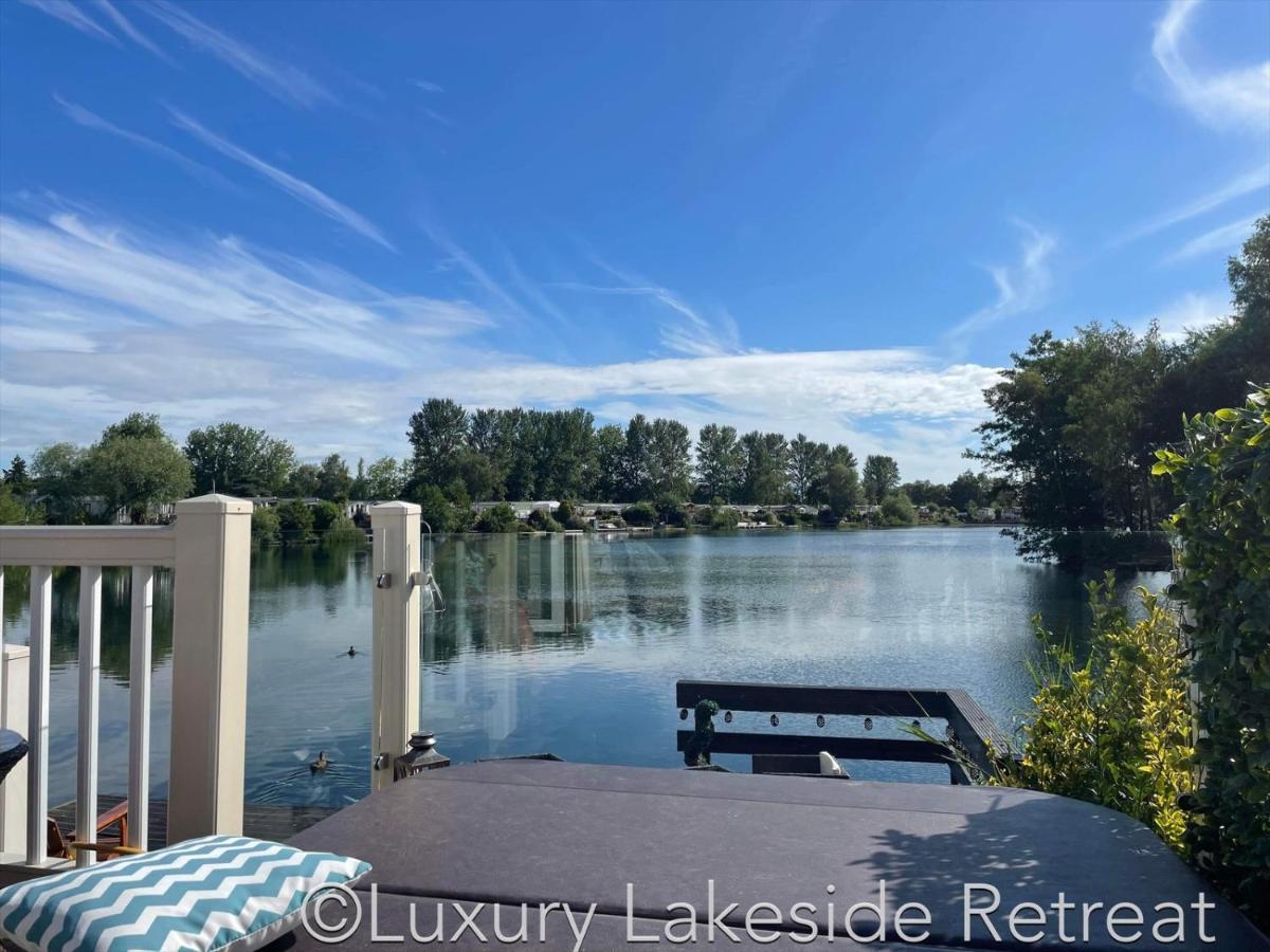 Lakeside Retreat With Hot Tub & Fishing Peg At Tattershall Lakes Country Park Hotel Luaran gambar