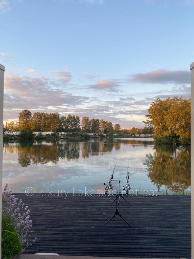 Lakeside Retreat With Hot Tub & Fishing Peg At Tattershall Lakes Country Park Hotel Luaran gambar