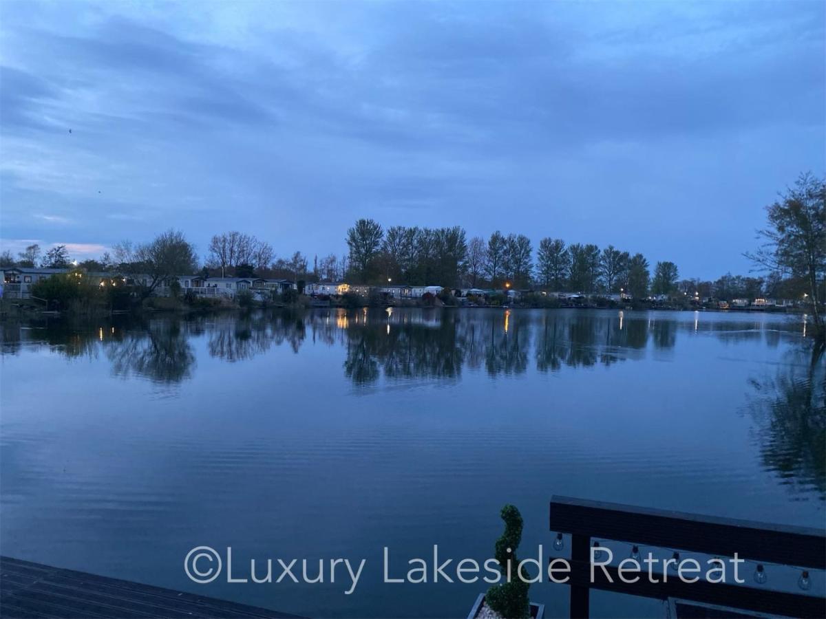 Lakeside Retreat With Hot Tub & Fishing Peg At Tattershall Lakes Country Park Hotel Luaran gambar