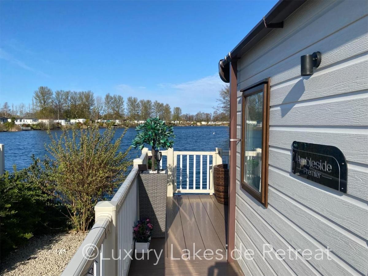 Lakeside Retreat With Hot Tub & Fishing Peg At Tattershall Lakes Country Park Hotel Luaran gambar