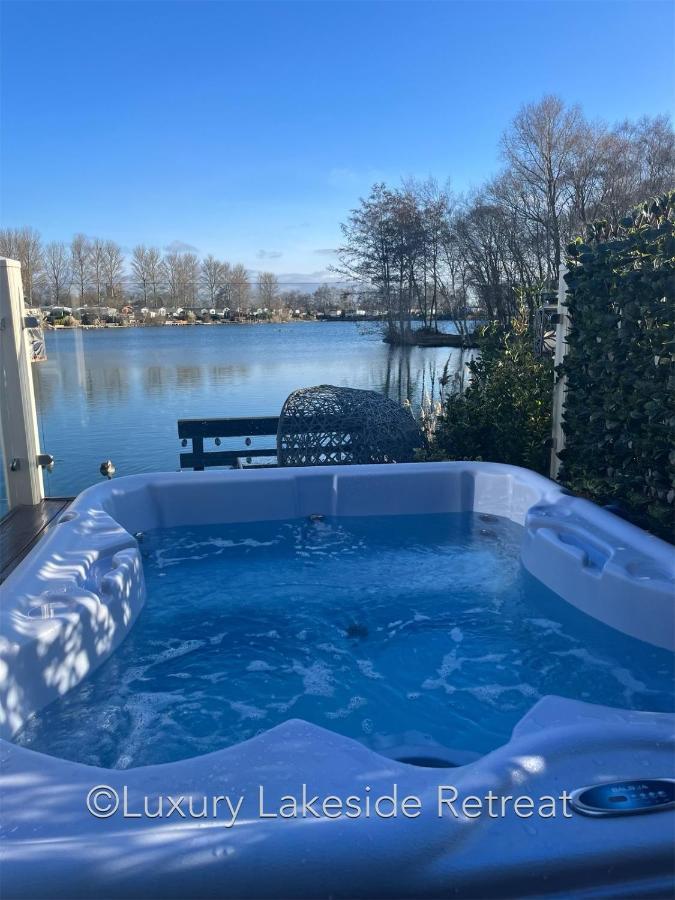 Lakeside Retreat With Hot Tub & Fishing Peg At Tattershall Lakes Country Park Hotel Luaran gambar