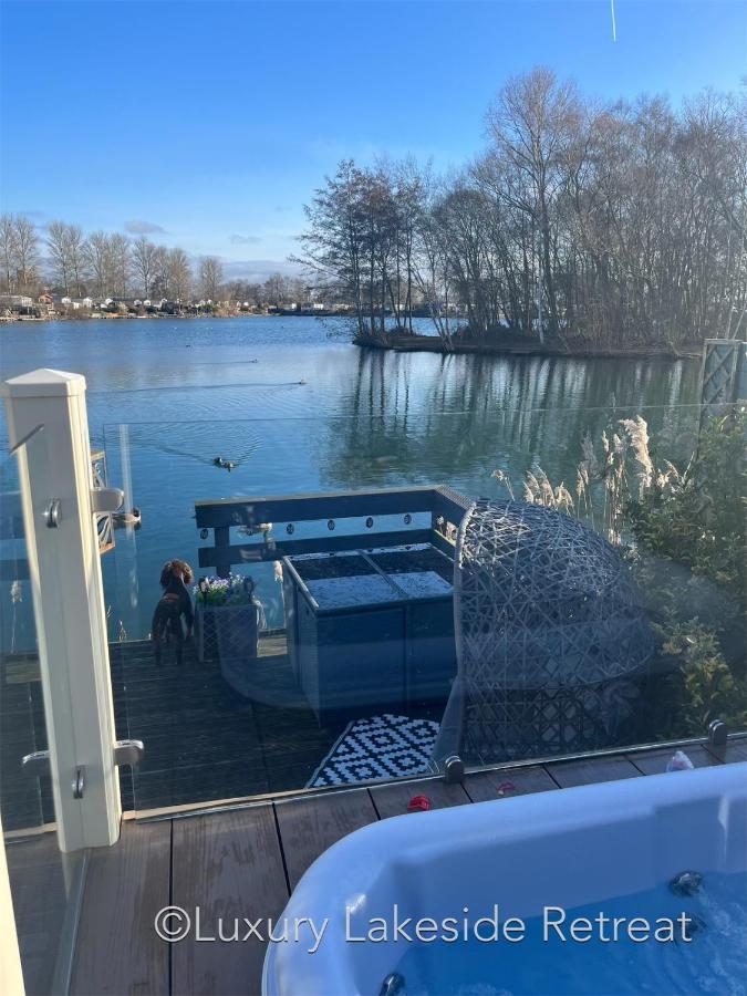 Lakeside Retreat With Hot Tub & Fishing Peg At Tattershall Lakes Country Park Hotel Luaran gambar